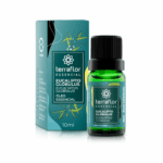 Frasco do óleo essencial de eucalipto globulus com embalagem ao lado.