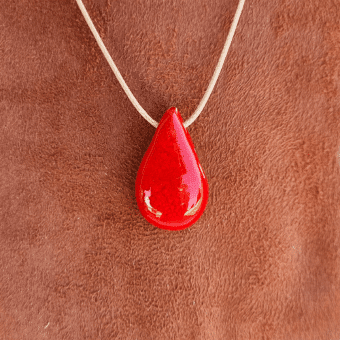 Colar aromático de cerâmica Pitanga Gota Terra Flor